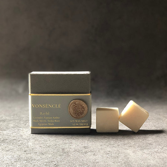 A packaged box placed next to square-shaped soy wax melts from the brand Vonsènclé.