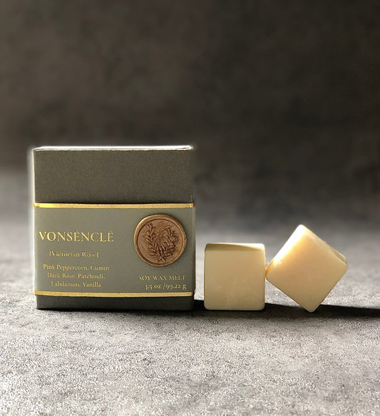 Square-shaped scented soy wax melts packaged in a black box from the brand Vonsènclé.